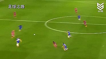 足球跑位传球教学基本功,足球怎么传球新手教学