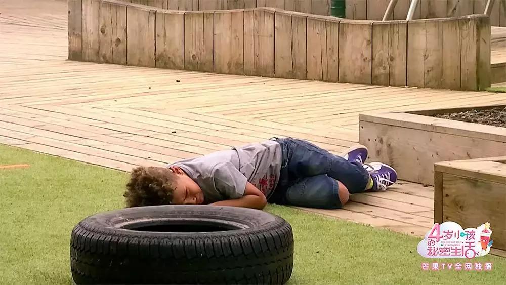 孩子抢玩具父母的正确做法,两个孩子抢玩具大人应该怎么做