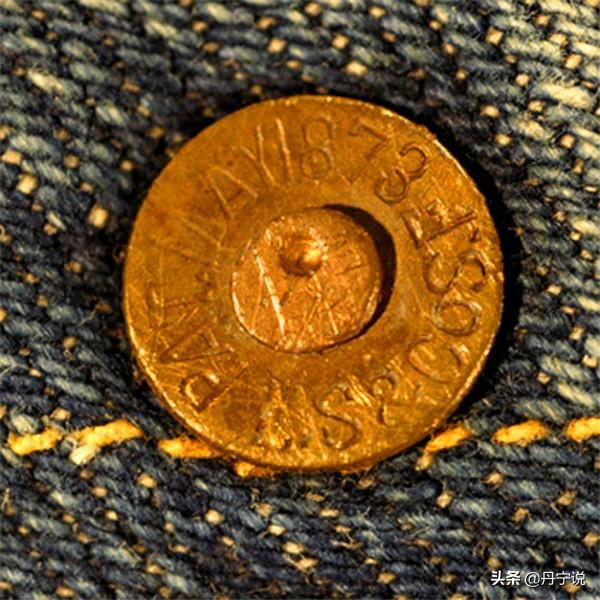 牛仔裤是时尚界的经典,牛仔裤是永不过时的经典