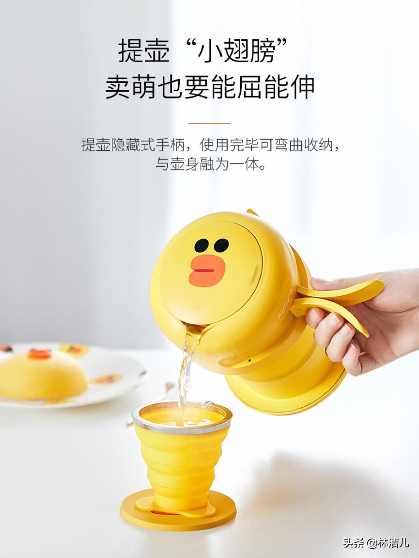 布朗熊与可妮兔背靠背坐着,布朗熊和可妮兔吃西瓜