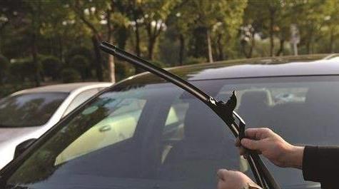 雨刮器刮不干净怎么办用什么方法,雨刮器刮不干净老司机