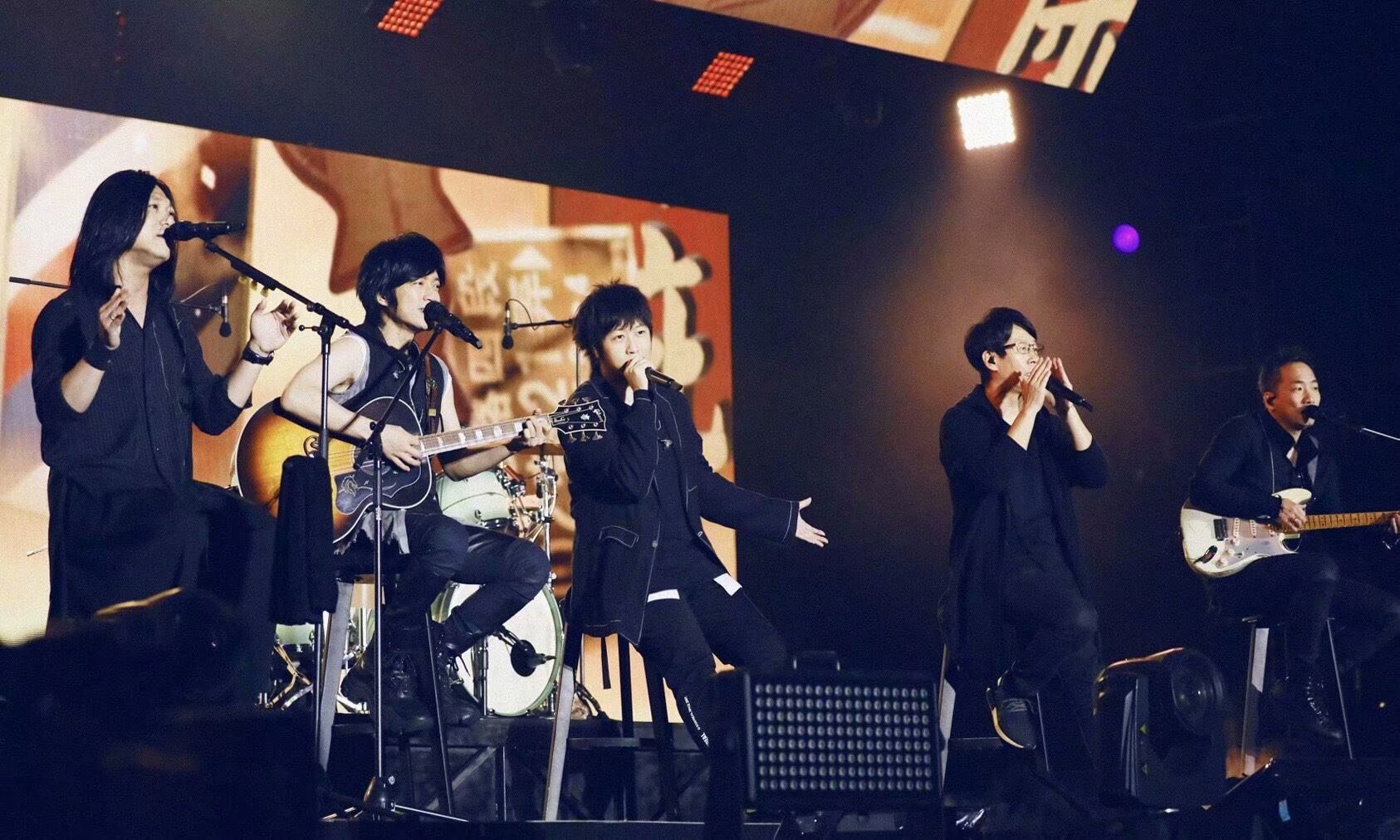 *月天五**《倔强》——就算失望，不能绝望送给你我的人生之歌