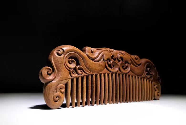 我以木梳顺青丝，了烦恼！老山檀香仿古龙木梳