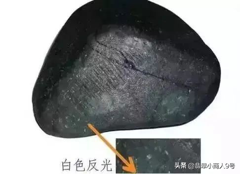 翡翠苍蝇翅原石表现,翡翠的苍蝇翅是啥样的啊