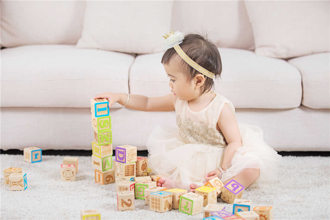 为什么婴儿到晚上就认人,为什么有的婴儿认人有些不会