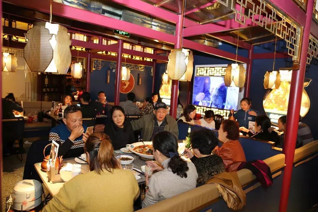 这家店开业人气挤爆长沙悦方，到底是湘菜头牌……