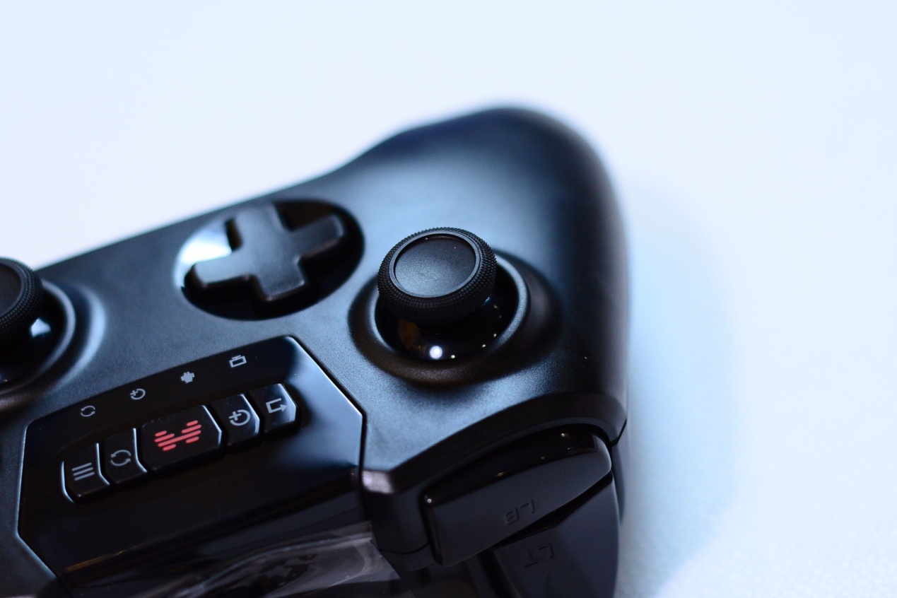 北通斯巴达游戏手柄连接switch,北通斯巴达3手柄连iphone玩游戏