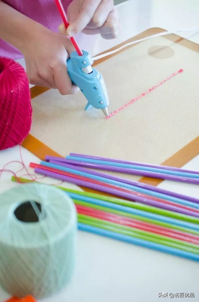 用硬纸板和胶枪做什么手工,胶枪可以做什么手工