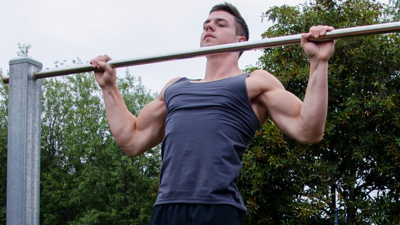 引体向上是直的上好还是晃上去好,弹力带引体向上晃来晃去