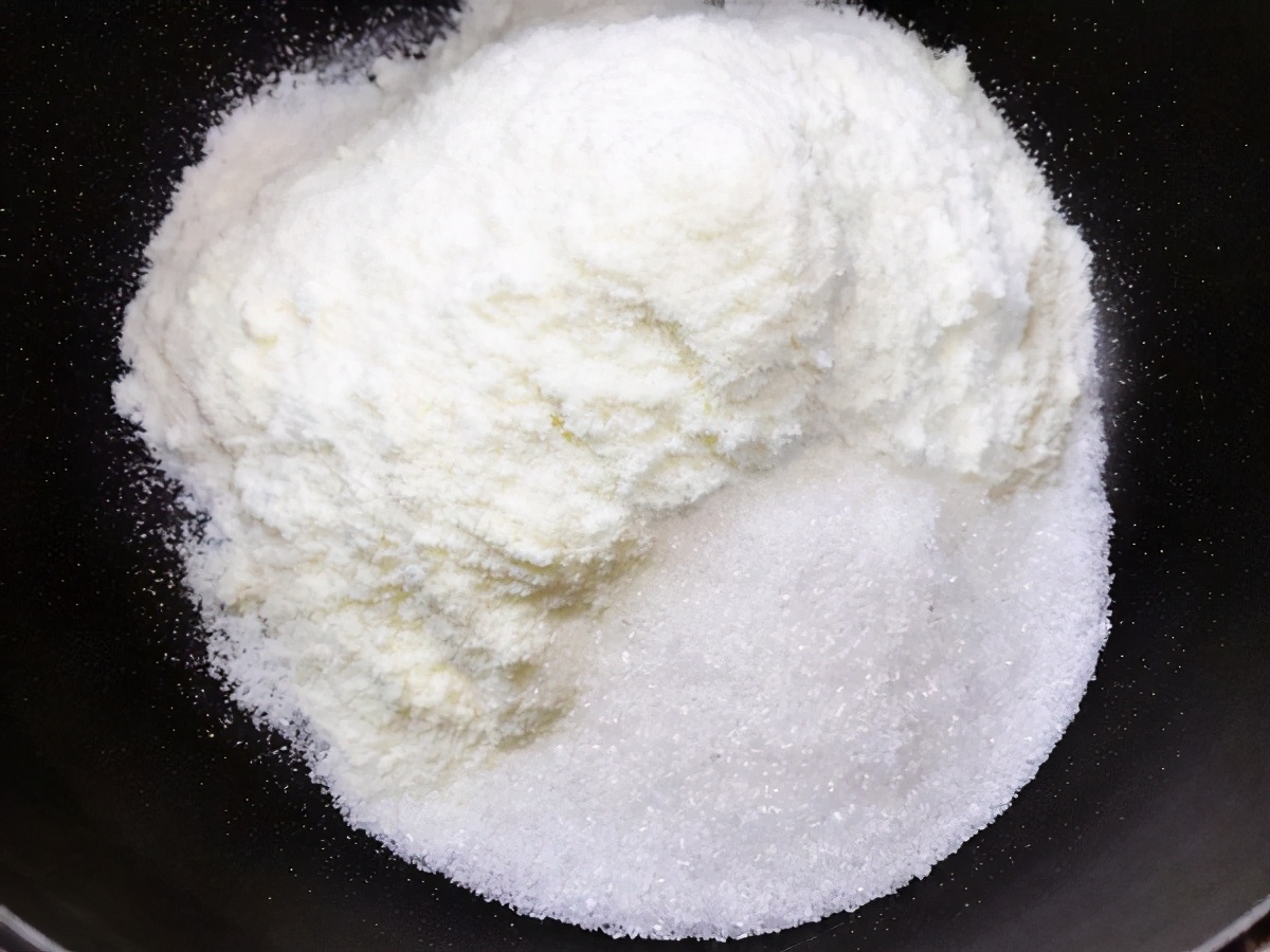 家里喝不完的奶粉，做成酸奶，味道很好，比买的酸奶味道还浓郁