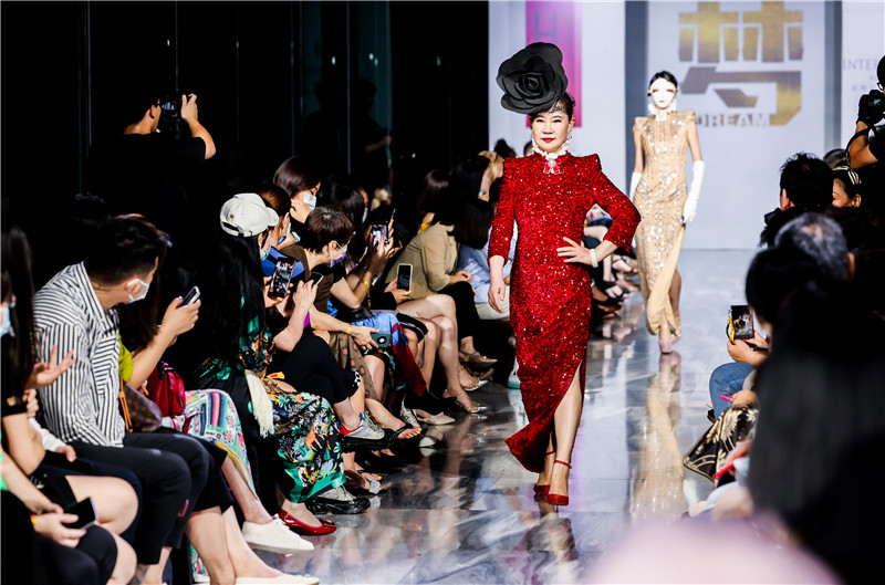 胡社光新中式旗袍走秀视频,胡社光时装发布会