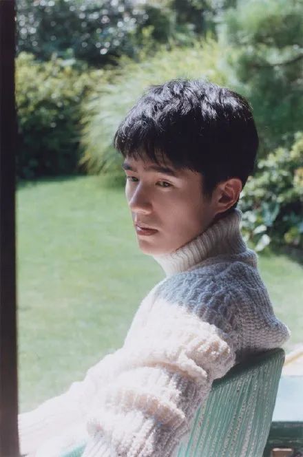 雷佳音帅气代言,雷佳音最新代言