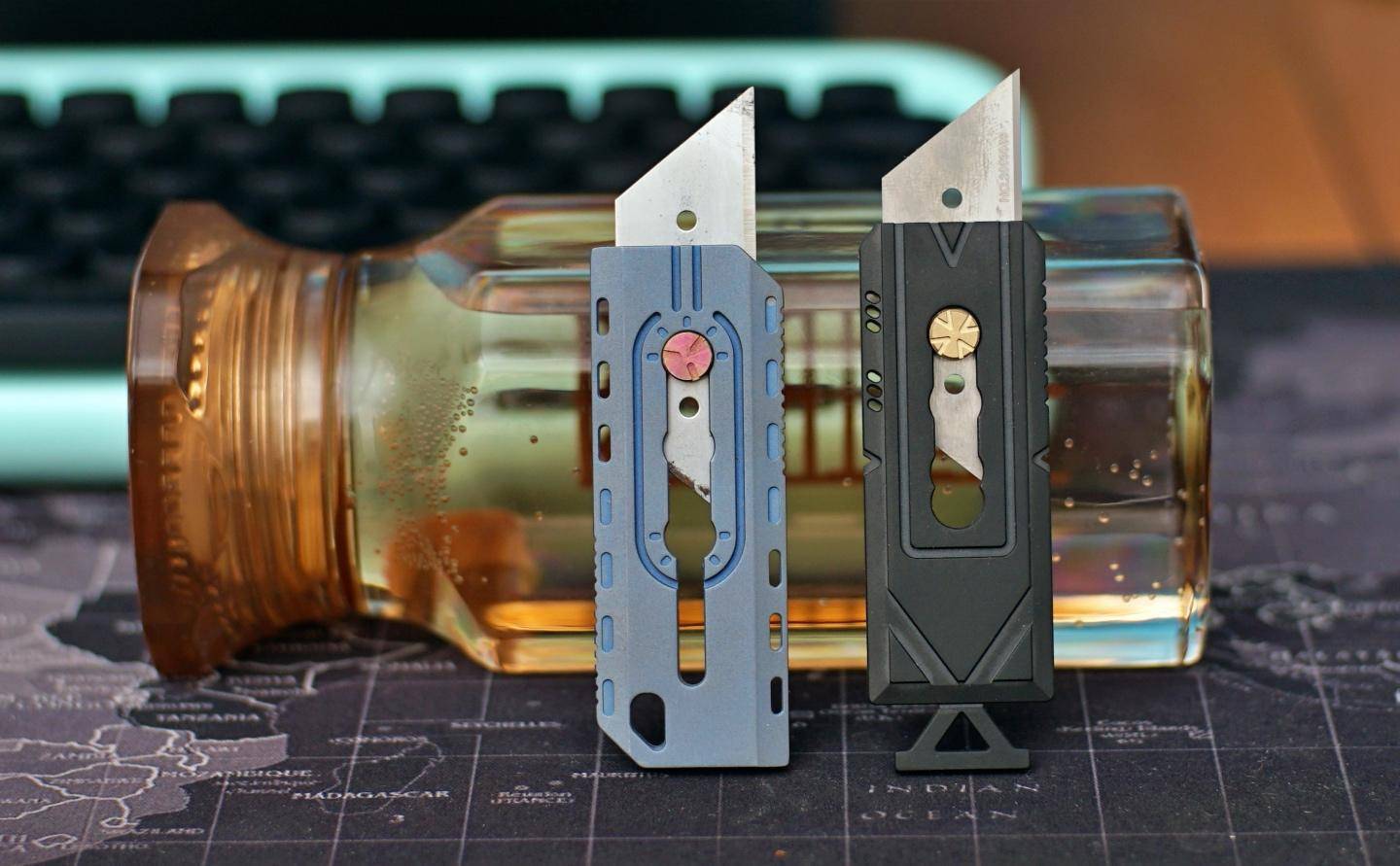 有锋度有颜值：斐戈FEGVE壁纸刀《商》上手体验