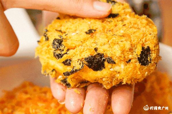 冰淇淋泡芙，3块钱1个，嘿嘿