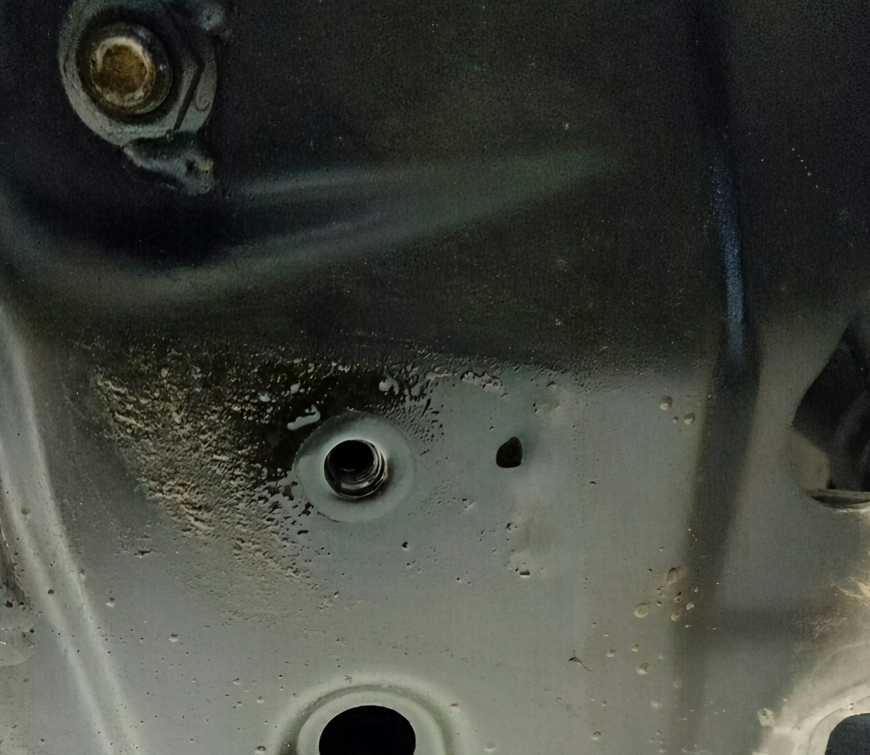 哈弗h61.5t防冻液往排气管漏出去,哈弗H6漏防冻液的几种原因