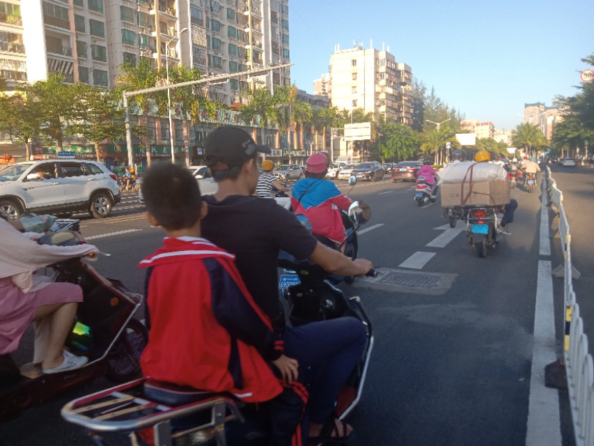 做交通协管员一天13个小时的酸甜苦辣