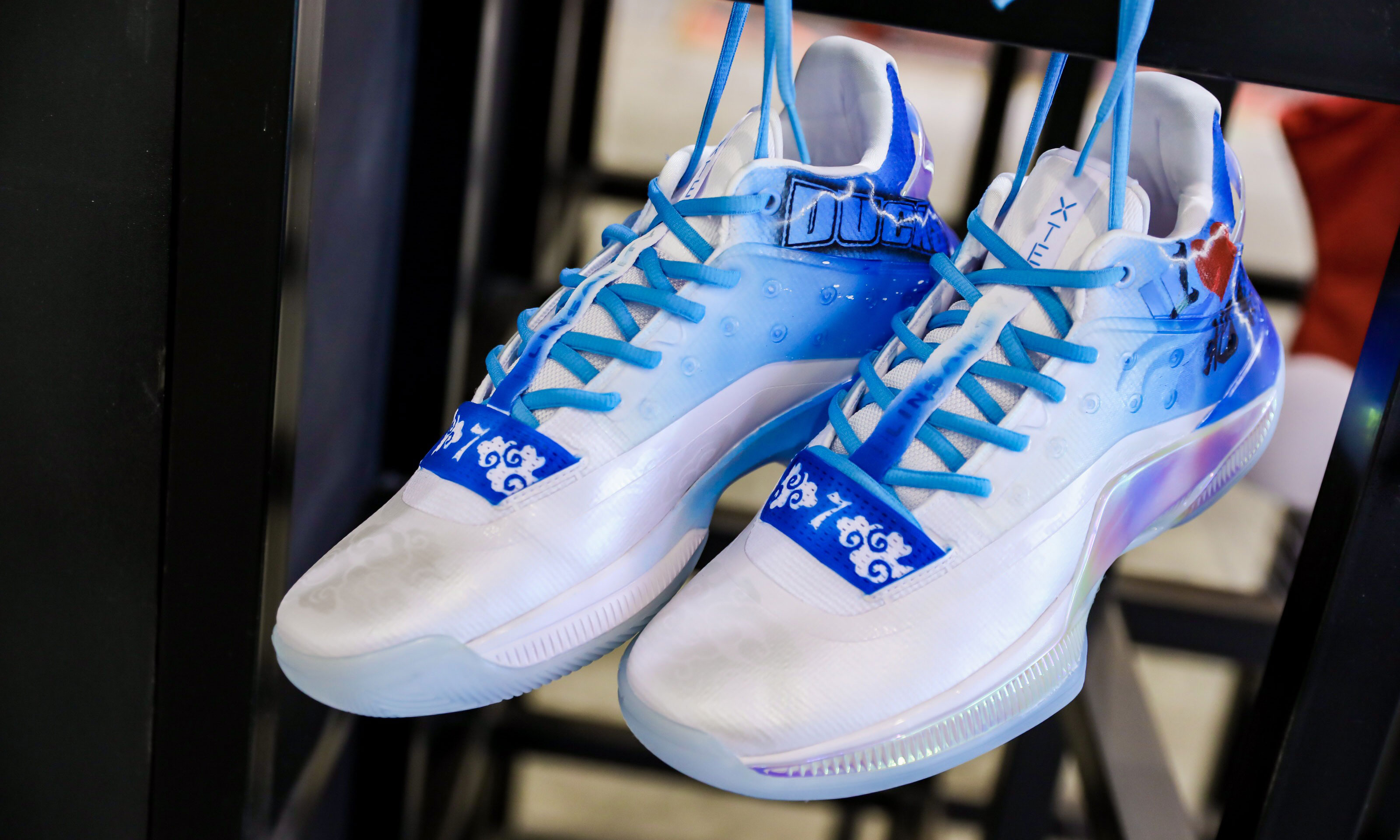 正品国产耐克阿迪哪家好,与耐克飞马相似的国产鞋