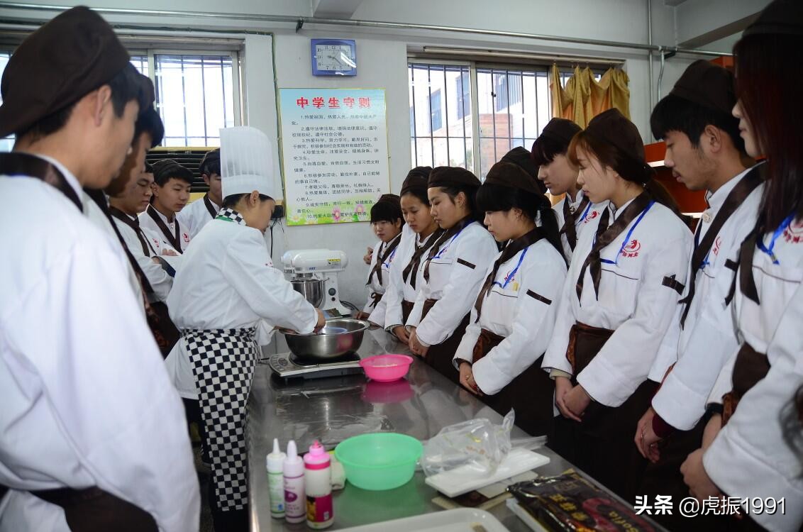 学厨师的好处和坏处,学厨师到哪里学比较好点