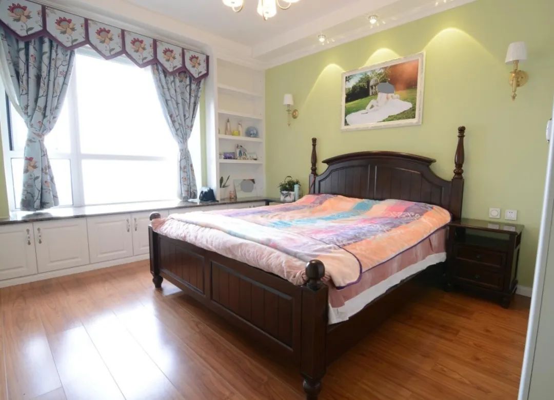 不顾后果砸掉飘窗,锤子砸下去瞬间,她们就后悔了