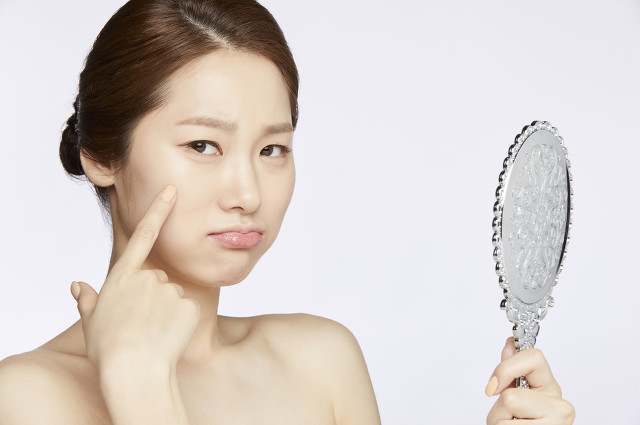 敏感肌红肿硬痘痘怎么快速消退,额头红肿硬块痘痘怎么快速消退