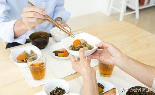 胃病患者的4个症状预示癌变,胃病变风险低无明显胃部不适