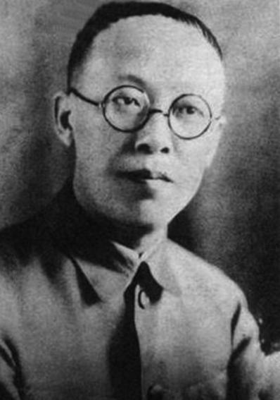 她带暗恋男友回家，不料他和妹妹一见钟情，母亲态度让人措手不及