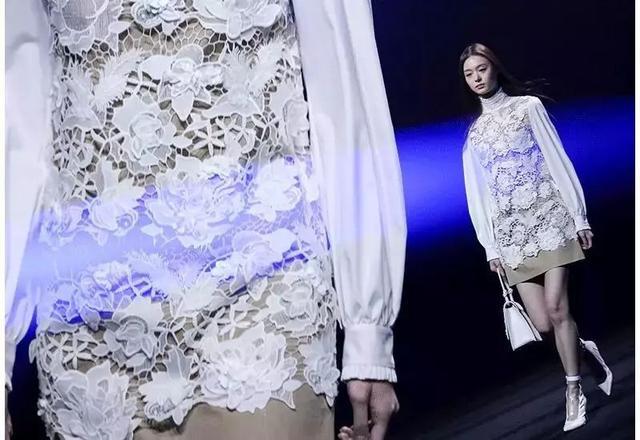 ep雅莹走秀2019,ep雅莹黑裙子