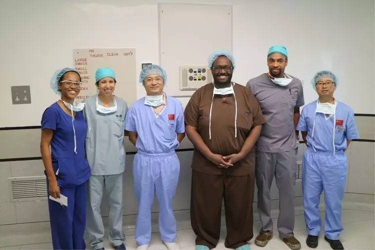 蕾哈娜为什么是山东歌后,巴巴多斯是哪里