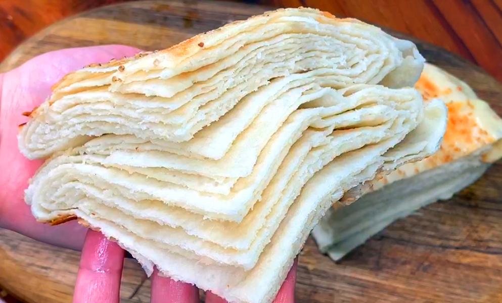 烙饼时，直接烙是大错特错，多加这一步，饼柔软起层，凉了也不硬