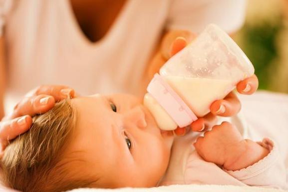 新生儿一天奶量多少合适,新生儿一天奶量标准表