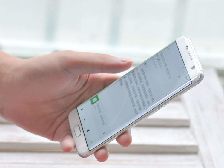 大拇指不敢动还很疼？可能是腱鞘炎，手脚别太“勤快”该歇就歇会