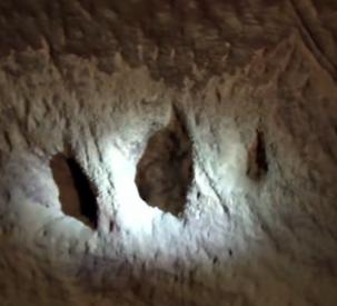 沙漠里巨大的遗迹,沙漠里的古老建筑物