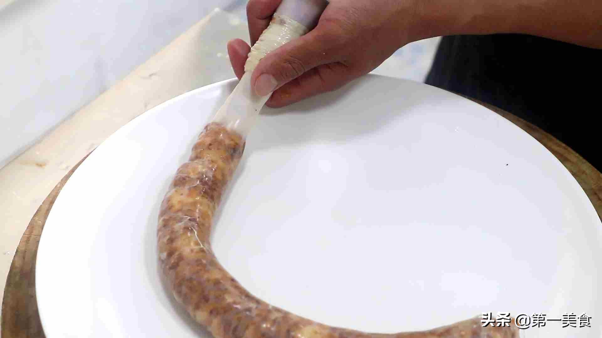 自制香肠的家常做法10斤肉多少盐,自制香肠是煮熟保存还是生的保存