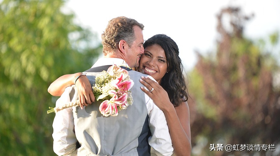 女人千万不要嫁错了男人,女人嫁错了男人就毁掉了一辈子