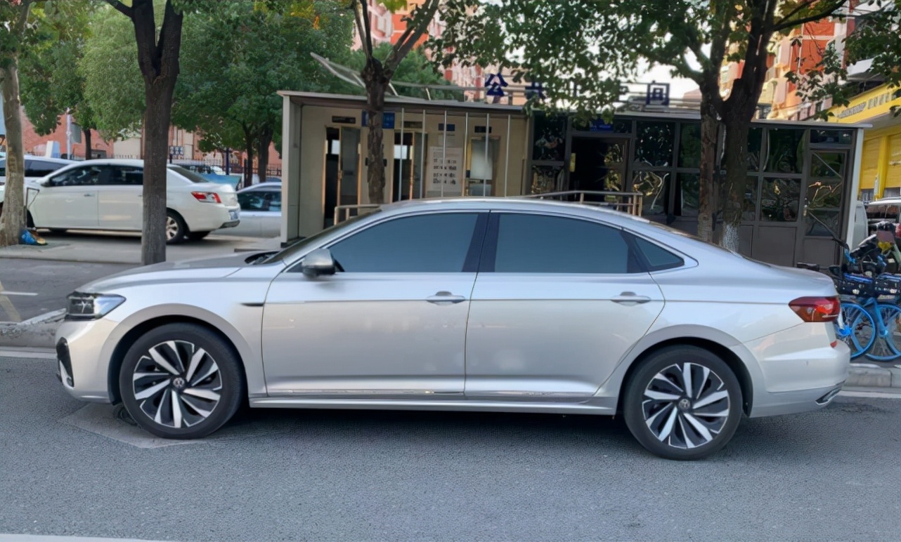 恭喜车主喜提新车帕拉梅拉,大众帕萨特跑13万公里