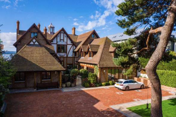 英国爱丁堡豪宅出售,英国海滨别墅