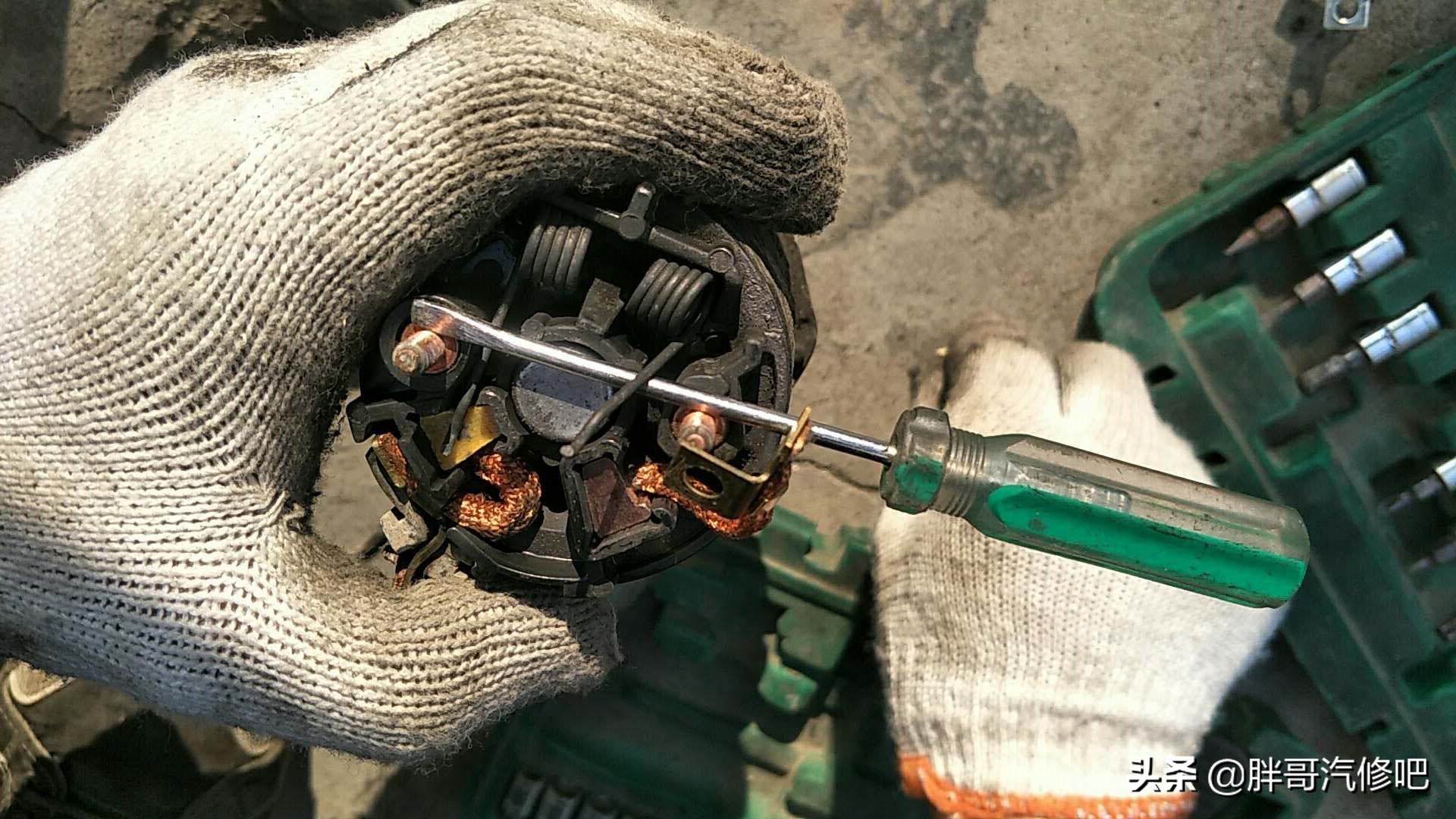 别克凯越更换起动机碳刷教程,凯越起动机马达更换碳刷图解