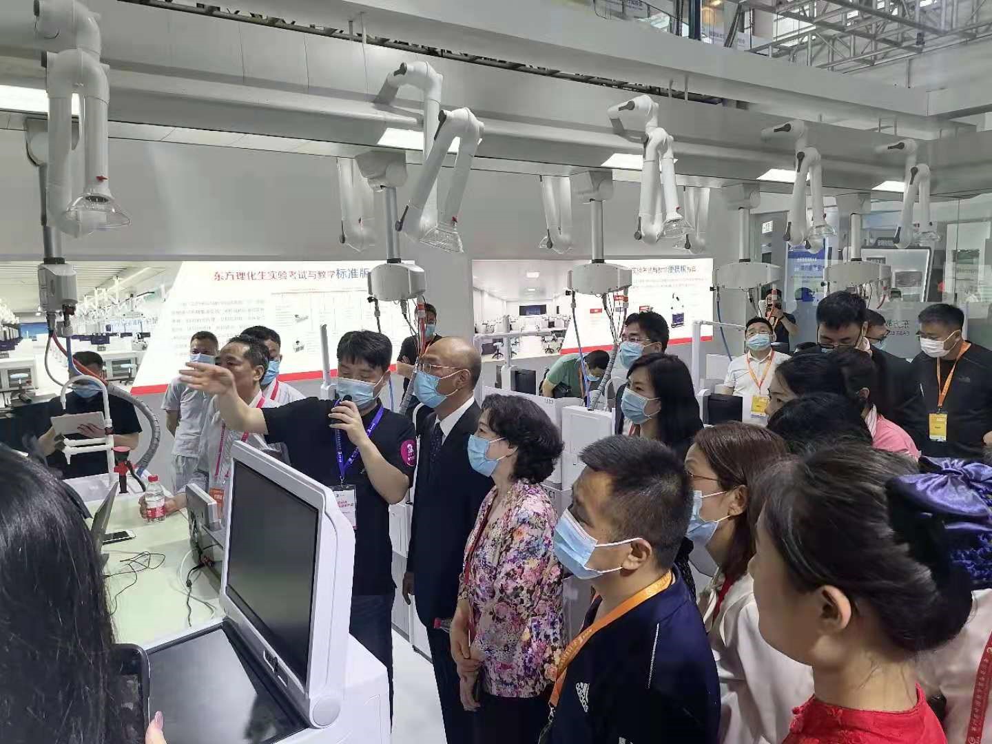 东方教具独家冠名79届中国教育装备展示会传统教装企业向阳再出发