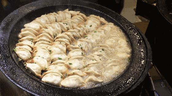 早餐界的排队王----乔馋锅贴，1.2一个居然年赚200多万元