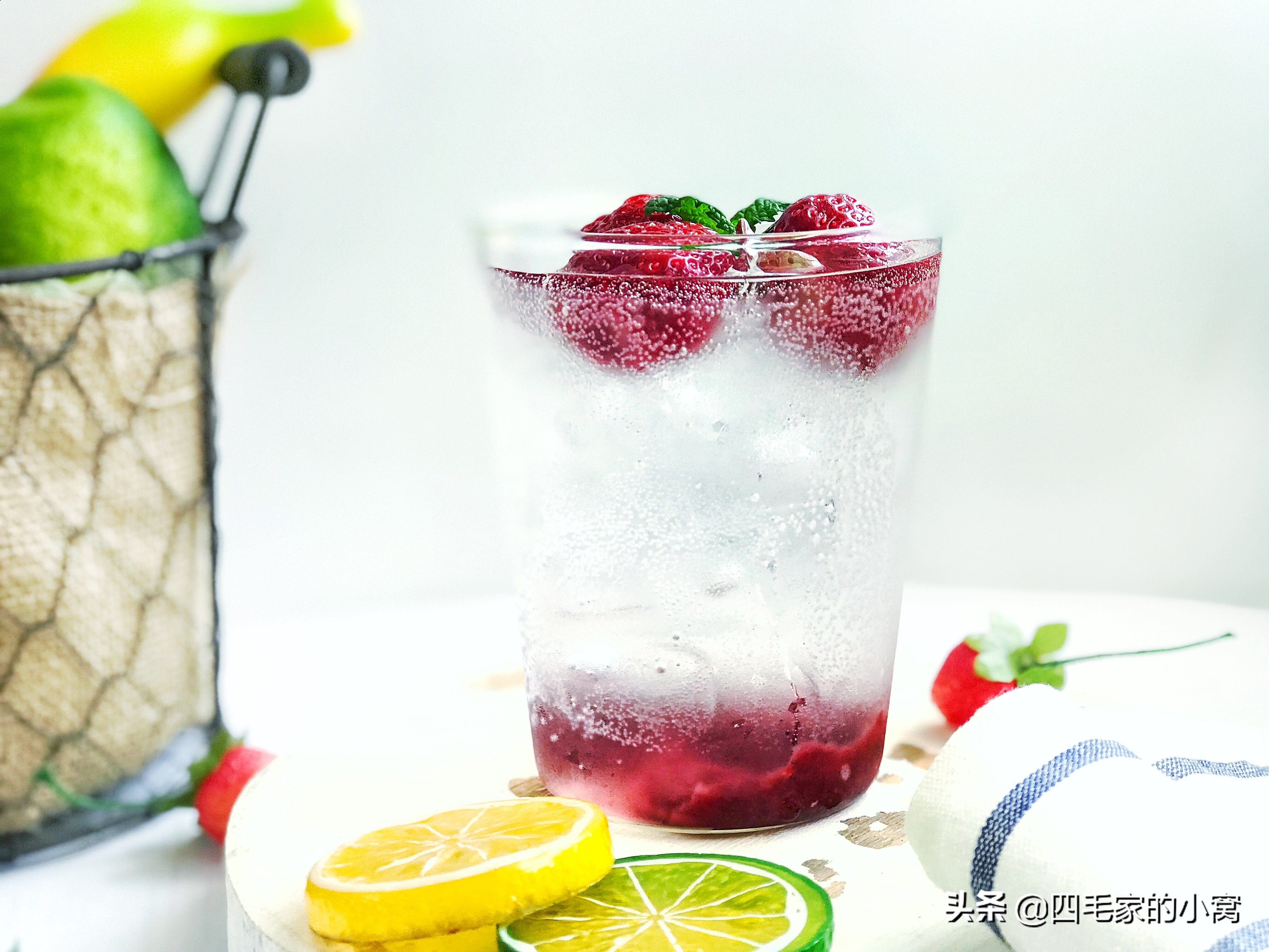 水果奢侈吃法，用自制零添加大果粒水果酱，制作爆款夏季清凉沁饮