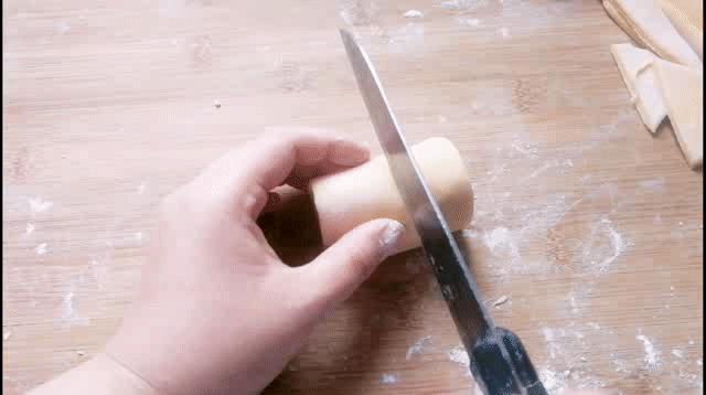 小孩过年吃的糖果,宝宝过年的时候糖吃太多了