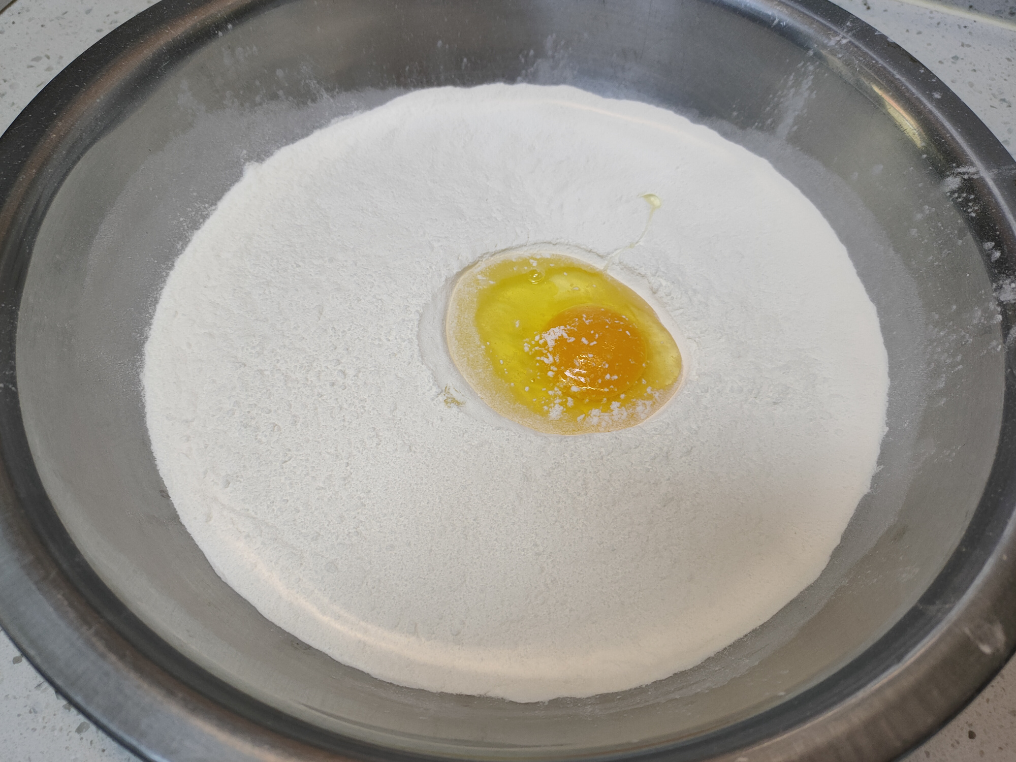 手擀面一煮就糊锅底,手擀面一煮透明