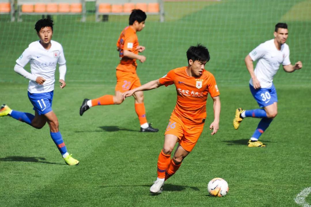 为中国足球奉献需要勇气黄健翔,对话中国足球