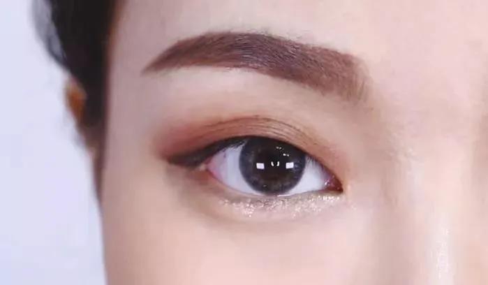 单眼皮新手怎么画眼妆简单的教程,单眼皮日常眼妆怎么画显大又干净