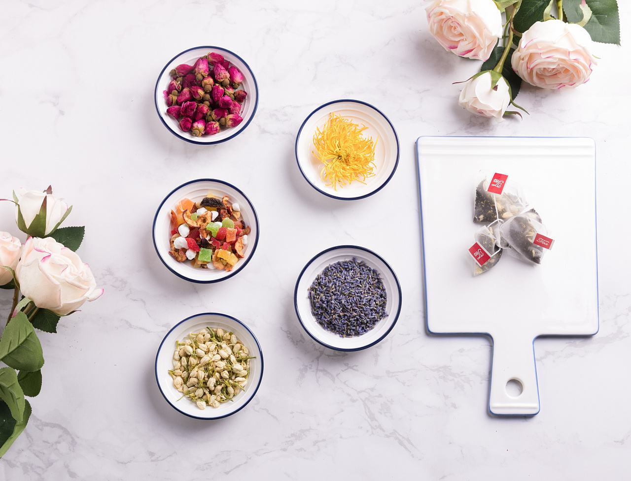 人生何其乐偷得浮生半日闲,偷得浮生半日闲喝茶养花是清欢