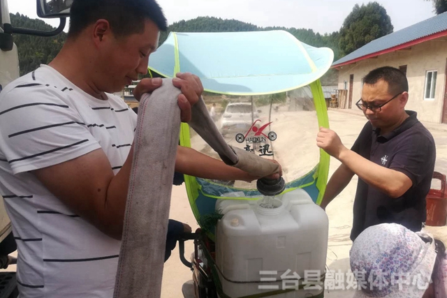 村抗旱送水解决群众吃水问题简报,全市饮水困难村送水视频