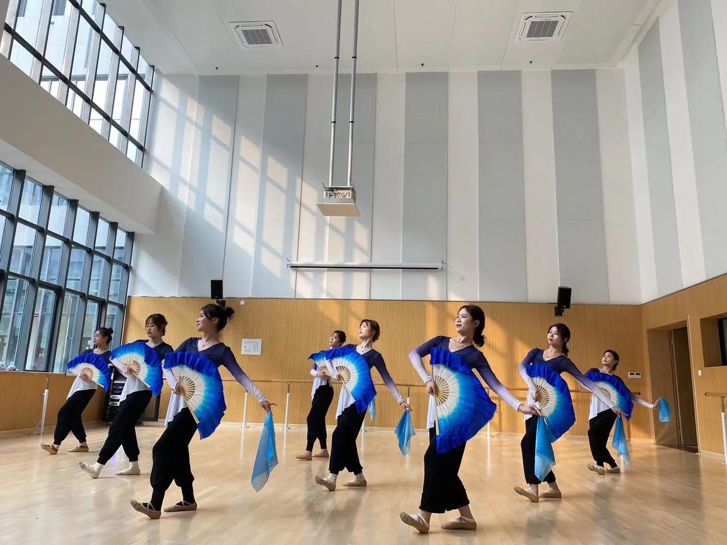 正在建设的大学新校区,一个非凡的学校