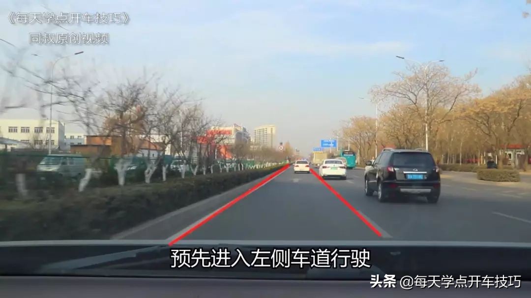 掉头专用车道掉头技巧避免刮蹭,道路左右转弯如何防止车头剐蹭