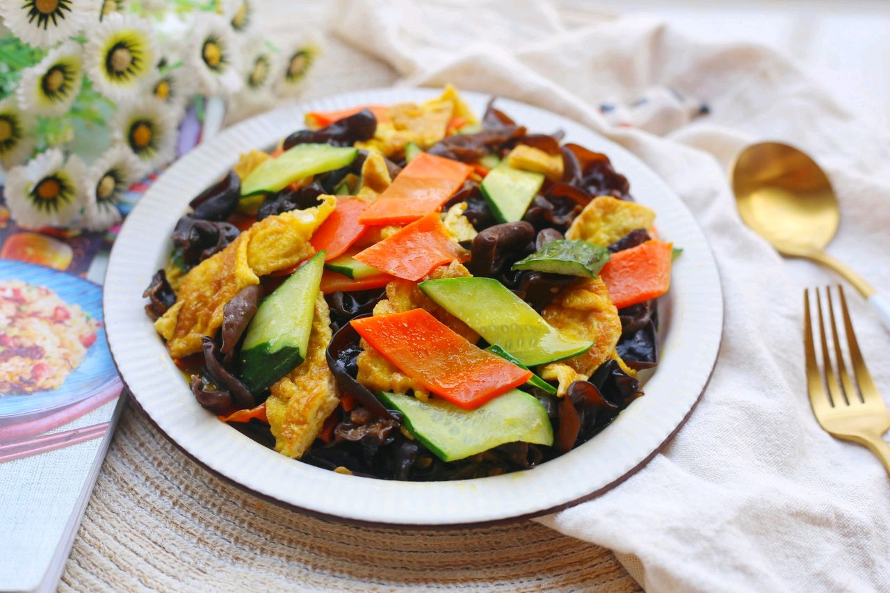 黄瓜胡萝卜木耳炒鸡蛋虾仁做法,木耳黄瓜炒鸡蛋做法减脂