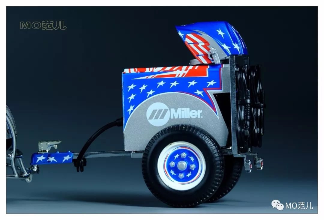 想试试用蓝色“焊”住你的眼睛是什么感受吗?